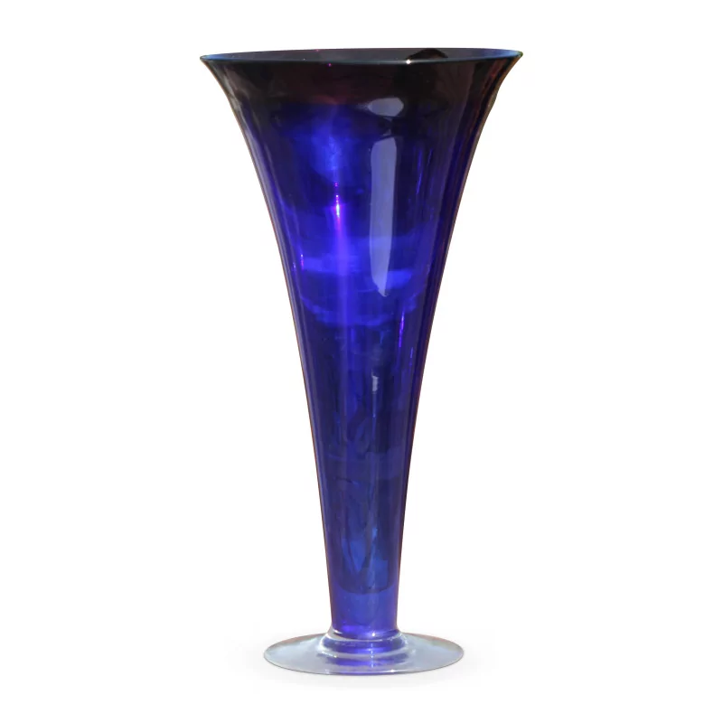 Eine lila-blaue Vase aus mundgeblasenem Glas - Moinat - Schachtel, Urnen, Vasen