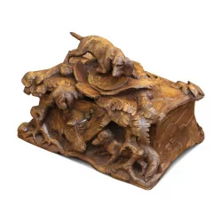 une boite à bijoux en bois sculptée "Forêt noire".