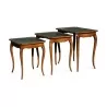 Un ensemble de trois petites tables en merisier - Moinat - Tables gigognes