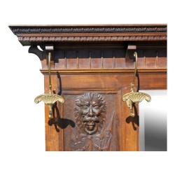 Eine Garderobe aus Buche und vergoldeter Bronze
