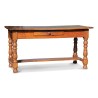 Une table en noyer rustique, pieds sculptés - Moinat - Tables de salle à manger
