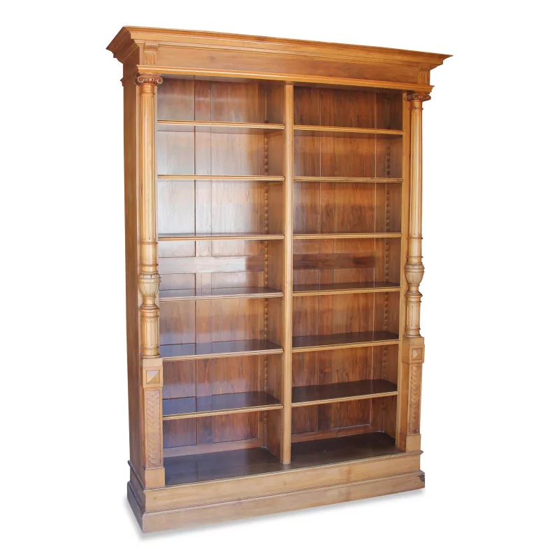 A richly carved walnut shelving unit - Moinat - Bookshelves, Bookcases, Curio cabinets, Vitrines