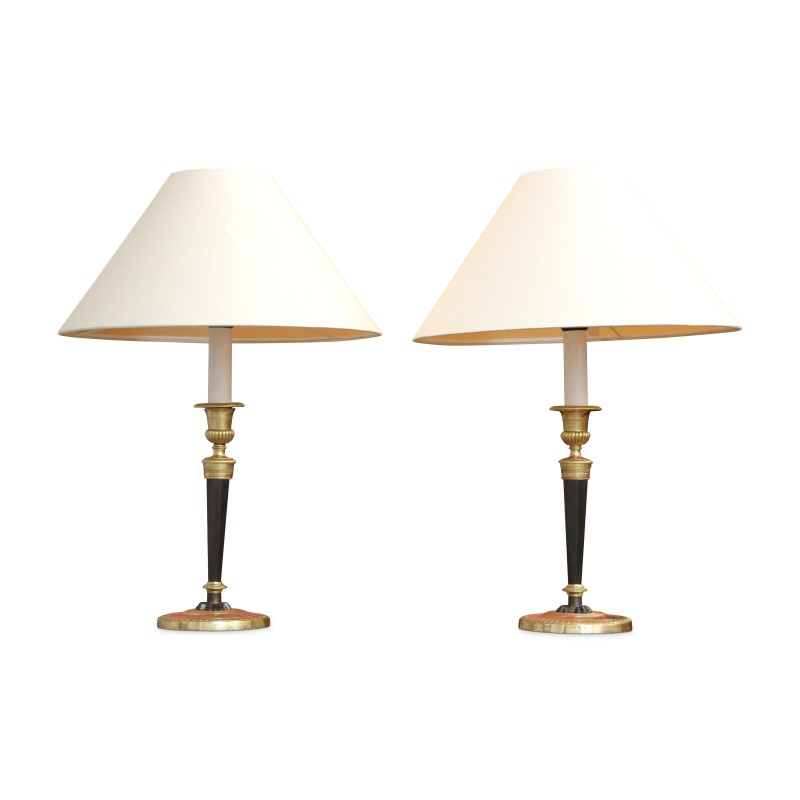 Une paire de bougeoirs en bronze électrifiées - Moinat - Lampes de table Une paire de bougeoirs en bronze électrifiées - Moinat - Lampes de table