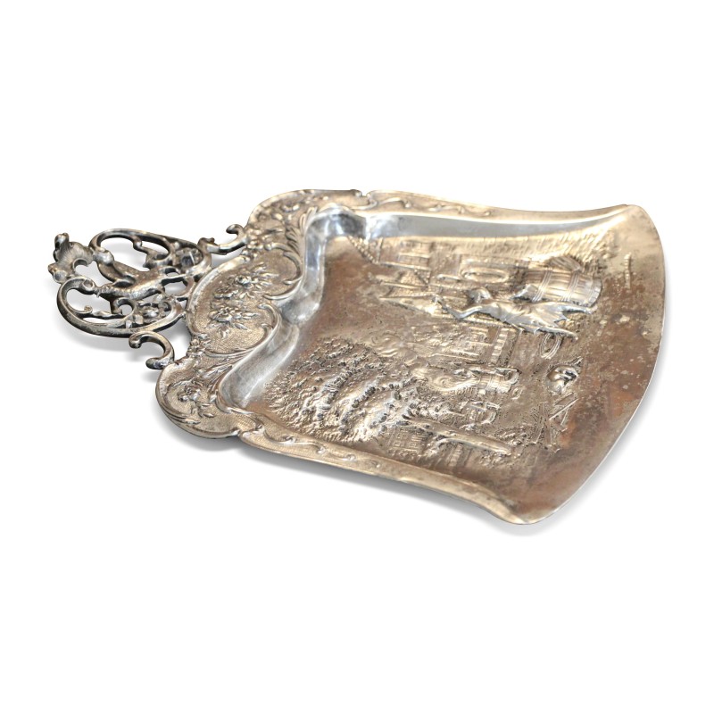 Un ustensile de table en argent repoussé - Moinat - Argenterie Un ustensile de table en argent repoussé - Moinat - Argenterie