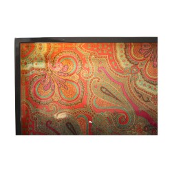 Ein lackiertes Serviertablett mit orientalischen Motiven