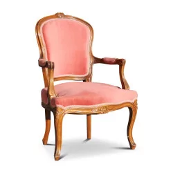 一对用粉红色织物覆盖的山毛榉座椅