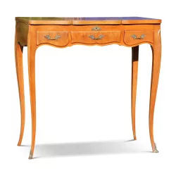A dressing table in cherry wood and doe feet