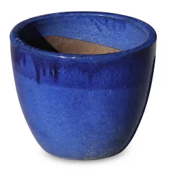 Un pot à fleur de coloris bleu
