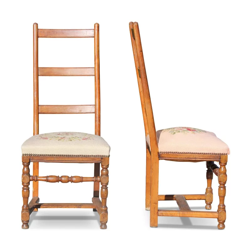 Un paire de chaises Louis XIII en noyer, tissu gobelin - Moinat - Chaises