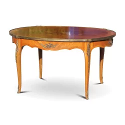 Une table de salon Louis XV en bois de rose