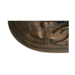 Une sculpture en bronze signé E. Delabrière