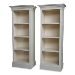 Un meuble de rangement en sapin bois peint