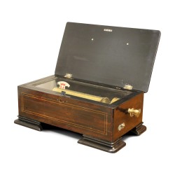 Old box with musical mechanism