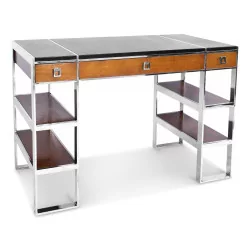 橡胶木和胡桃木染色的平面办公桌