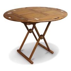 Une table de salon "Bateau" en d’hévéa teinte noyer