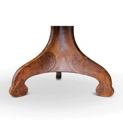 Обеденный стол из орехового дерева
