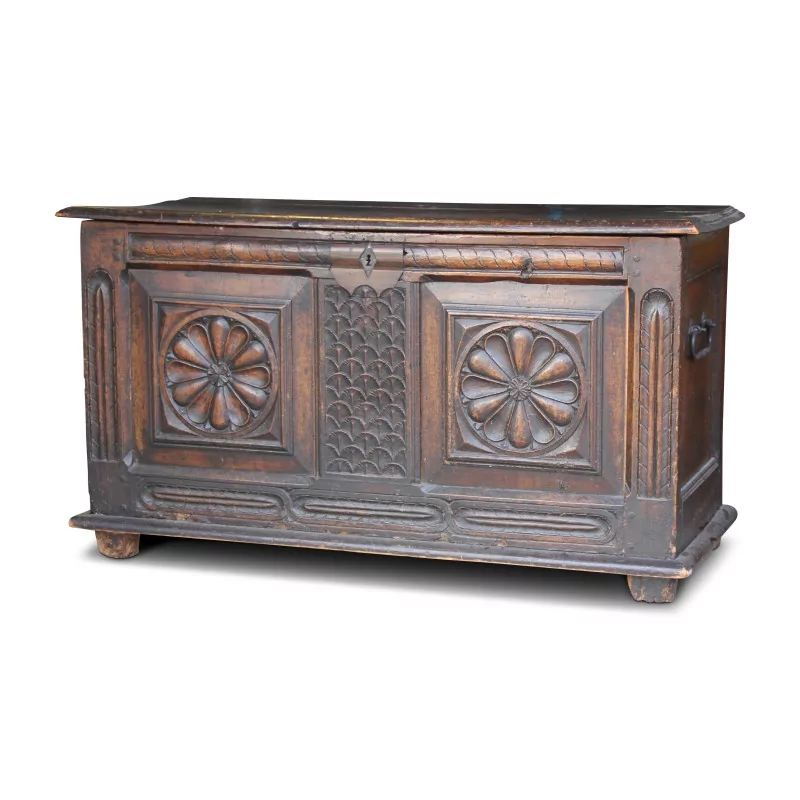 A Thierrens chest in walnut. Swiss - Moinat - Buffet, Bars, Sideboards, Dressers, Chests, Enfilades