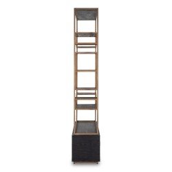 Un meuble de rangement en chêne noir, métal brossé or