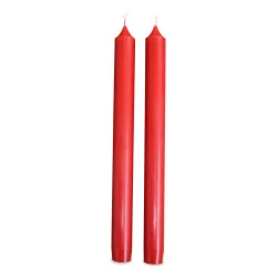 Ein Paar „rote“ Kerzen