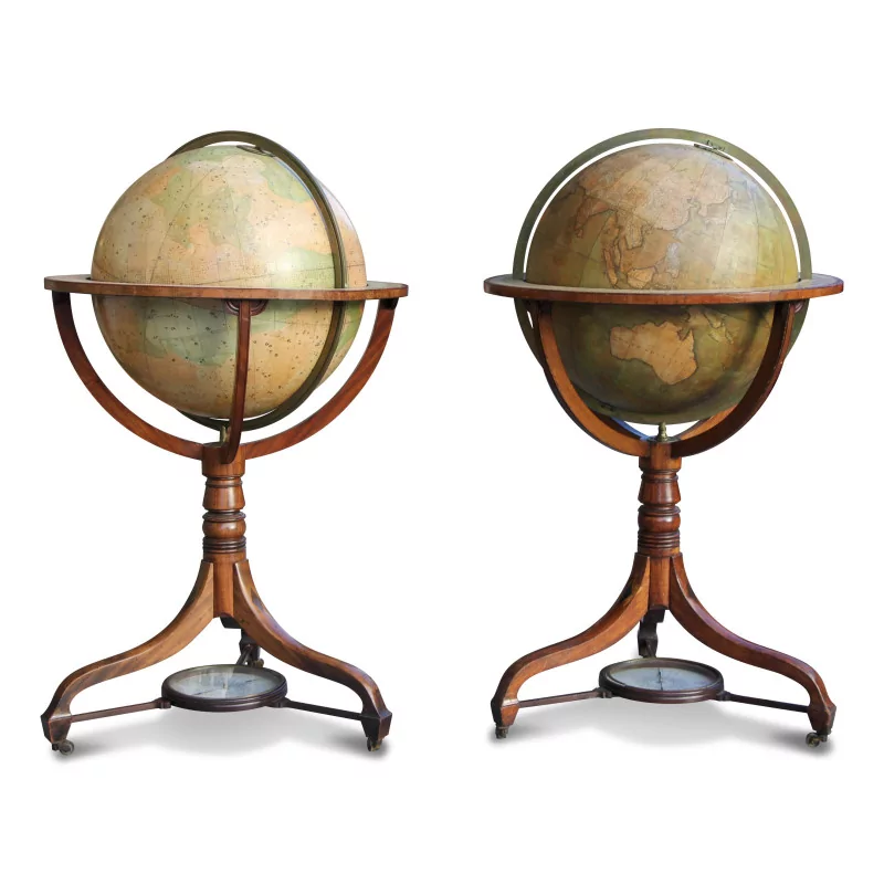 A pair of world maps by J&W Cary - Moinat - Decorating accessories