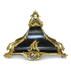Eine Louis XV-Wanduhr und ihre Konsole