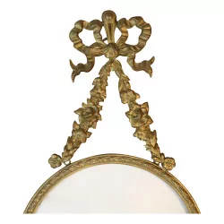 Un médaillon "Ruban" en bronze doré
