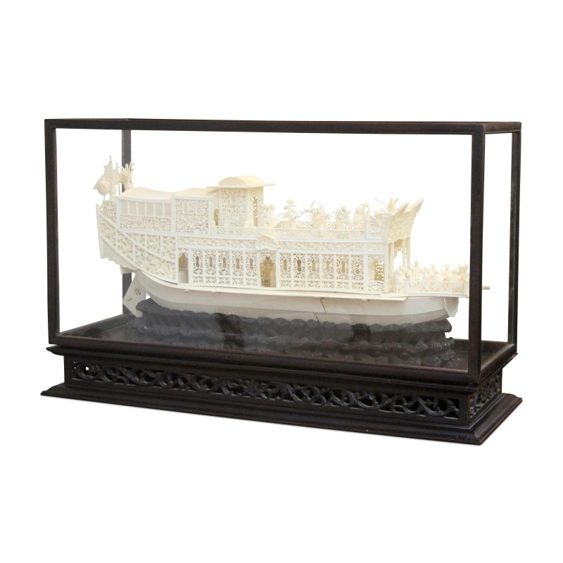 An ornately carved ivory boat sculpture - Moinat - Decorating accessories An ornately carved ivory boat sculpture - Moinat - Decorating accessories