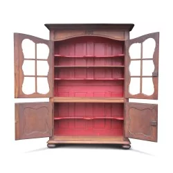 造型丰富的胡桃木展示柜/餐边柜。日内瓦