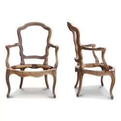 Paire de carcasses fauteuil cabriolet Louis XV en noyer, dans le goût "Nogaret"
