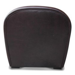 Un fauteuil "Bixter" recouvert d’un cuir "Luxury" pleine fleur, coloris brun foncé