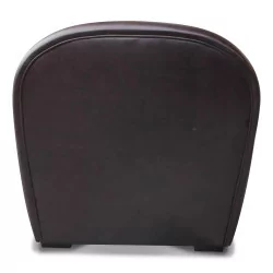 Кресло Bixter, обтянутое натуральной кожей «Люкс», темно-коричневого цвета.