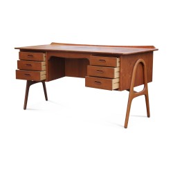 A vintage “Danish” desk. Around 1970. Sweden