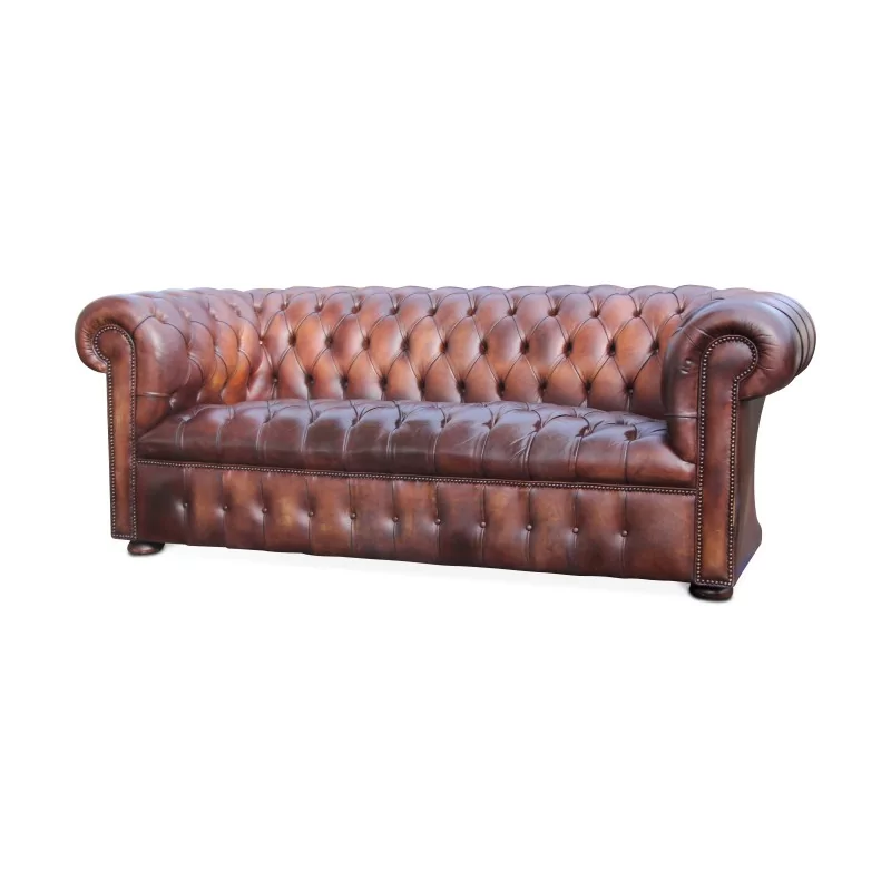 Un canapé "Chesterfield" en cuir, patine marron. Restauré - Moinat - Canapés Un canapé "Chesterfield" en cuir, patine marron. Restauré - Moinat - Canapés