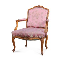 Une paire de fauteuil Louis XV en hêtre, dos plat