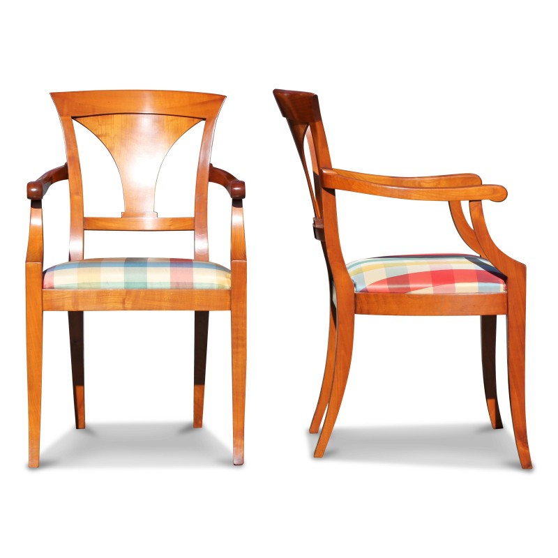 Une paire de fauteuils "Palmette" en merisier recouvert de tissu à carreaux. Vers 1970 - Moinat - Fauteuils