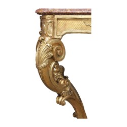 个路易十四控制台，采用雕刻和镀金木材制成，带有马卡龙装饰