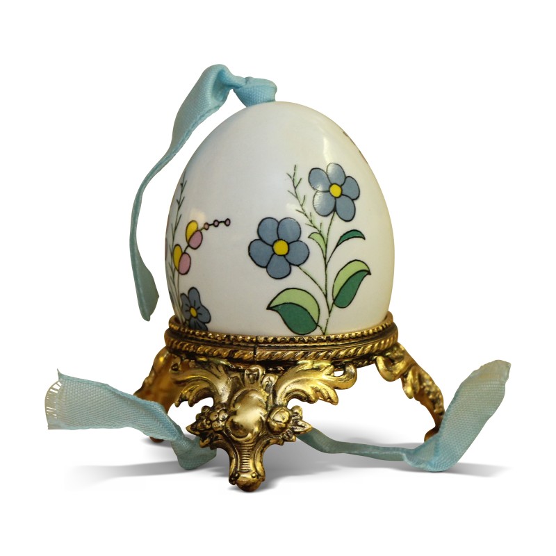 Фарфоровое яйцо с цветочным декором на подставке из позолоченной бронзы. - Moinat - Декоративные предметы