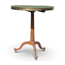 路易十六模压桃花心木小圆桌，可拆卸白色大理石桌面