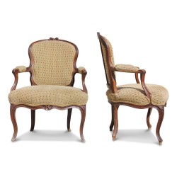 A pair of Louis XV cabriolet seats in walnut. Lyon. A foot to touch up