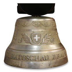 A bronze bell \"1989 Eliteschau Bea\" from the Berger Bärau foundry
