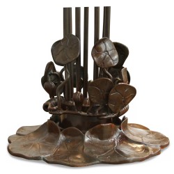 Eine „Tiffany“-Leuchte mit Bronzesockel
