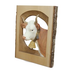 Une oeuvre "Relief de vache" en bois de Brienz. Suisse