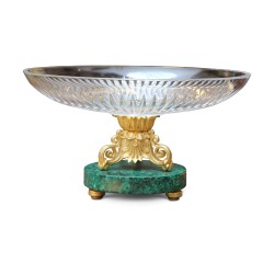 Centre de table en bronze ciselé et doré avec verre et socle