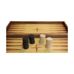 деревянная коробка с играми в шахматы и нарды с фишками.