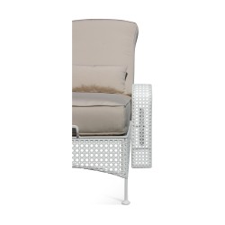 Кресло для отдыха модели Haute Rive из кованого железа белого цвета.