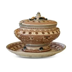 Un service de table "Longwy modèle Henri II" en faïence "terre de fer"