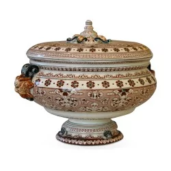 Un service de table "Longwy modèle Henri II" en faïence "terre de fer"