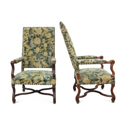 一对雕刻精美的路易十四胡桃木座椅
