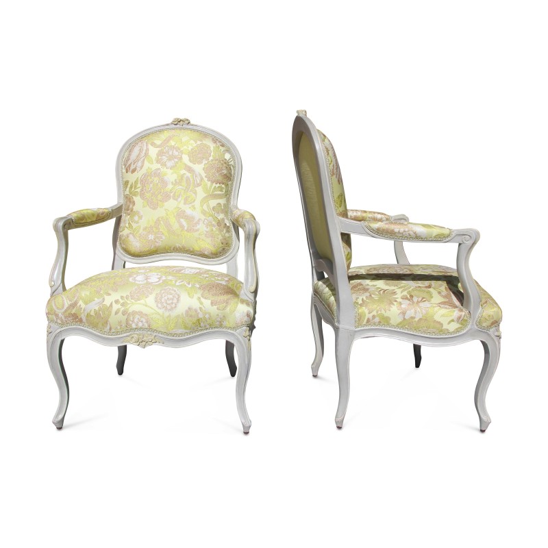 一对路易十五平背扶手椅，上面覆盖着“兰帕斯丝绸”面料。巴黎 - Moinat - 扶手椅