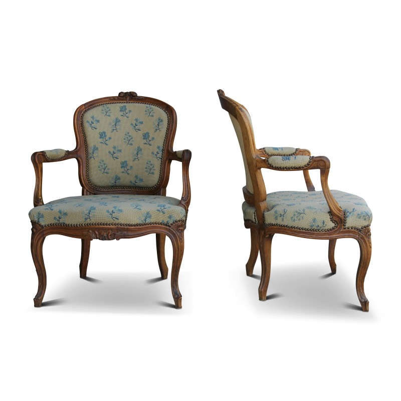 A pair of Louis XV cabriolet armchairs in walnut, \"Nogaret\" model - Moinat - Armchairs